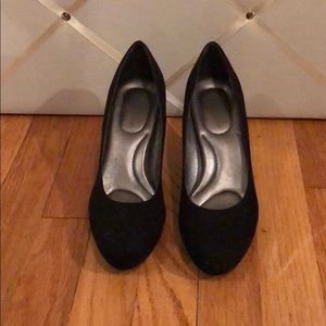Black standard pump